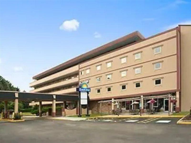 Days Inn Oil City Conference Center Exterior photo